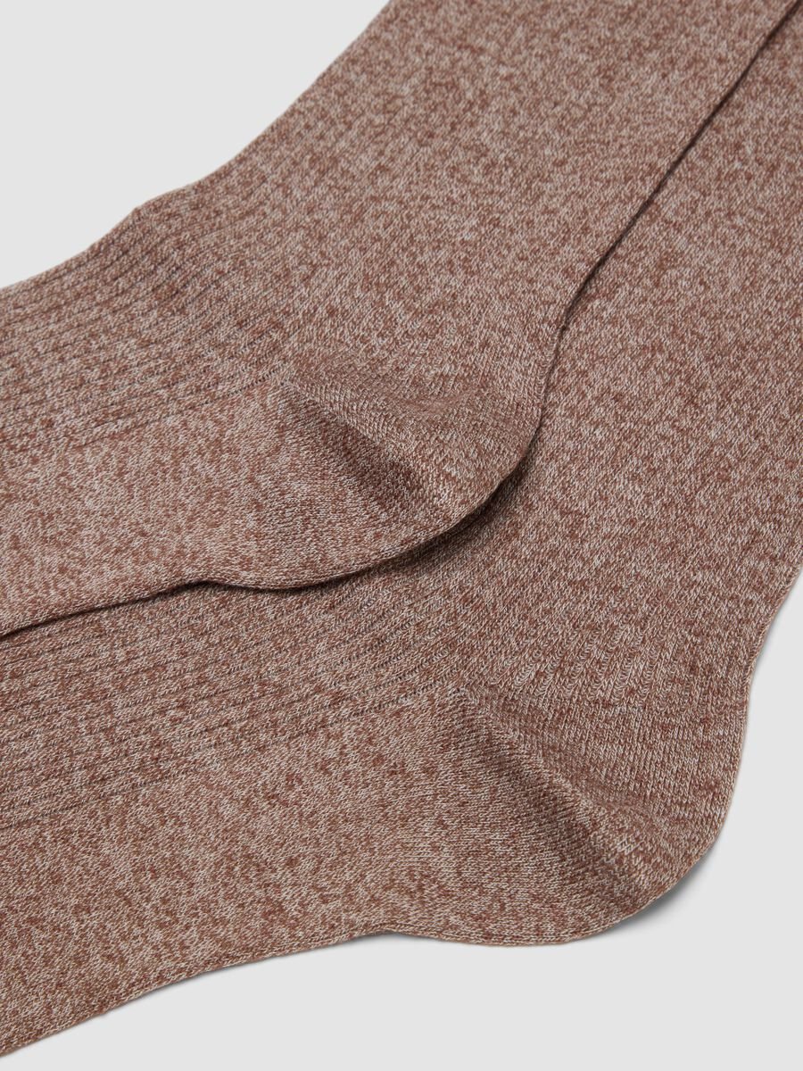 Long brown socks in stretch cotton and linen blend_2