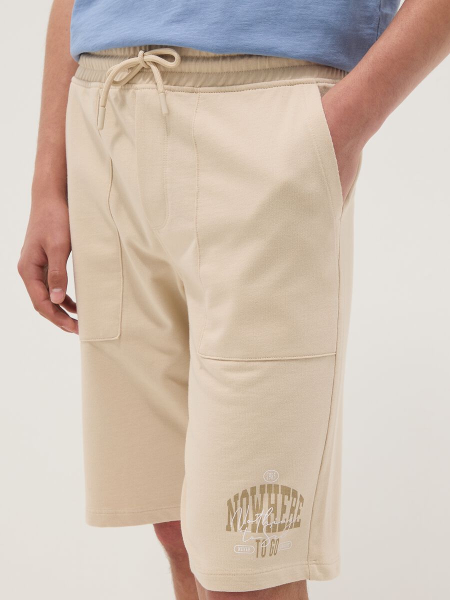 Beige pure cotton jogger shorts for boys with elasticated waist_2