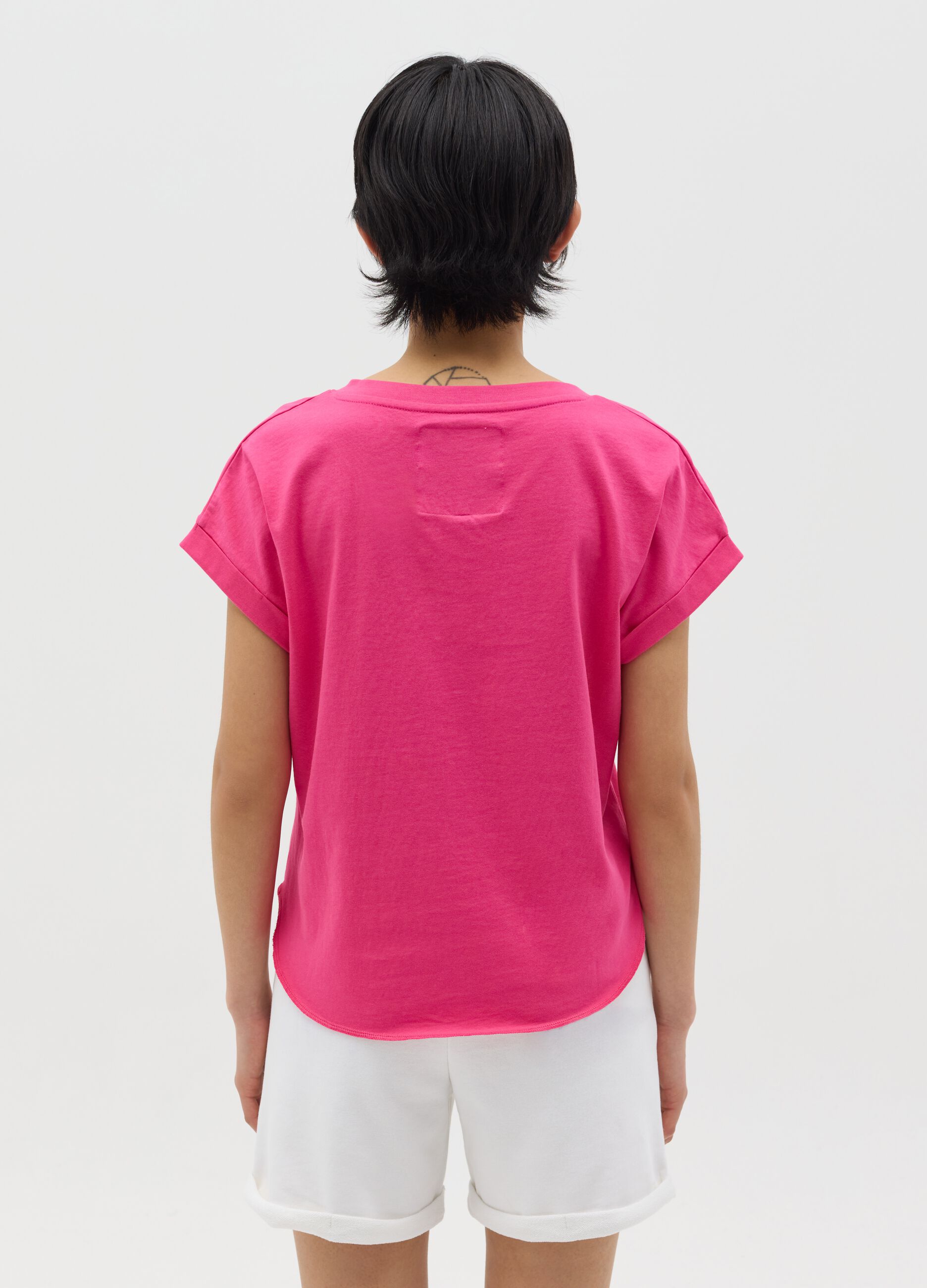 Pink T-shirt in cotton with V neck and logo print
