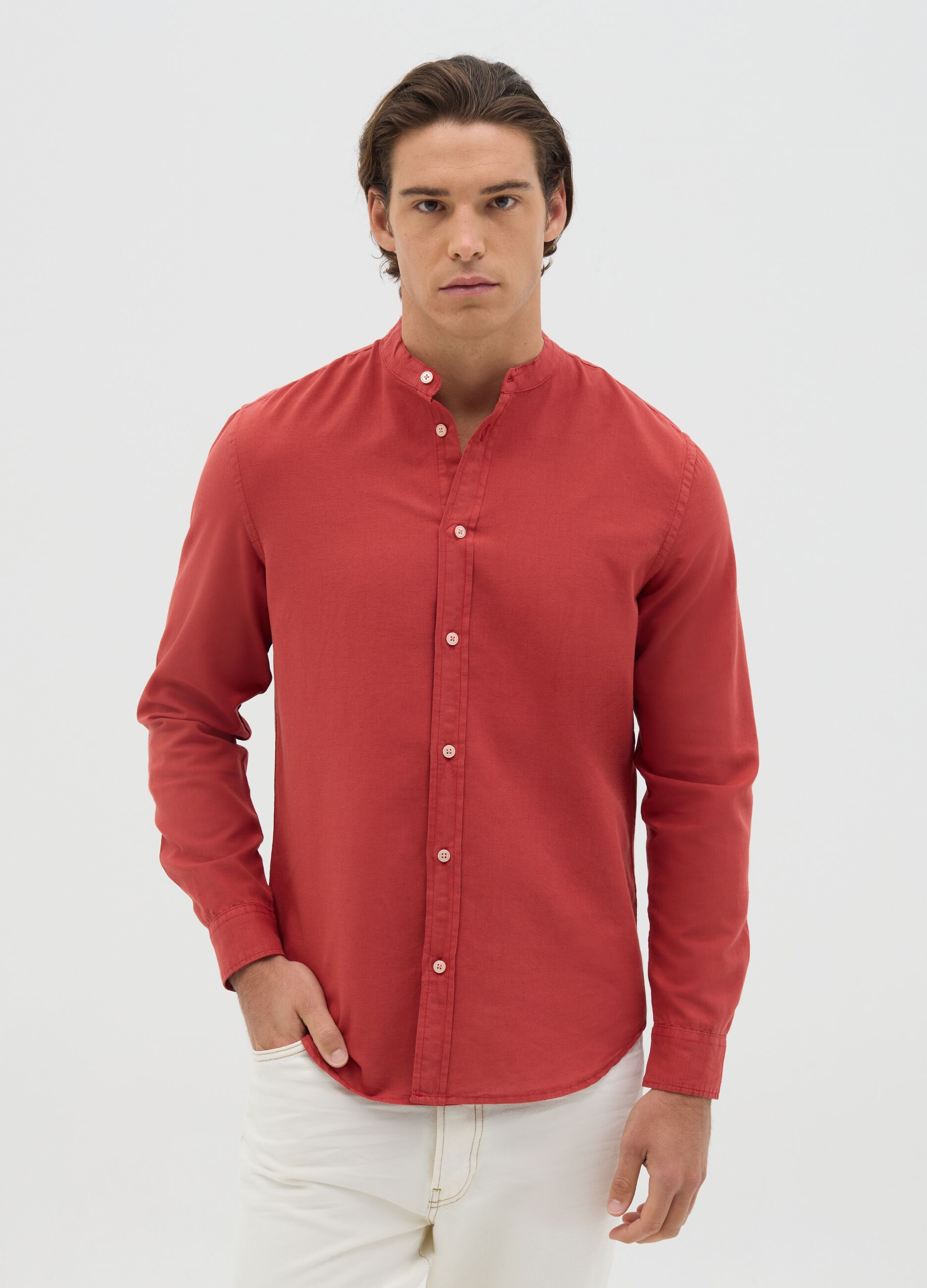 Camicia da uomo in cotone e lino rossa regular fit con colletto coreano