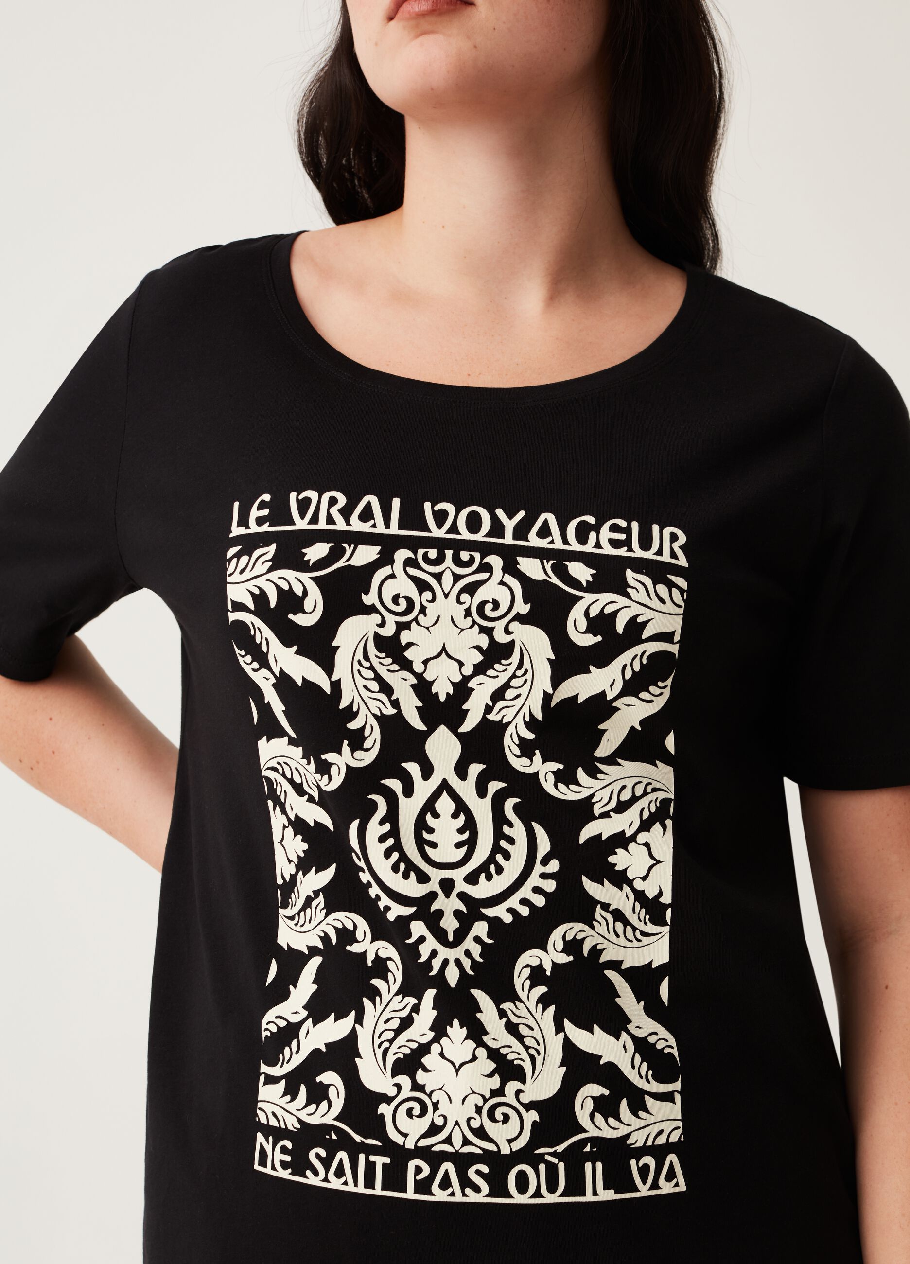 T-shirt in cotone con stampa Curvy MYA_3