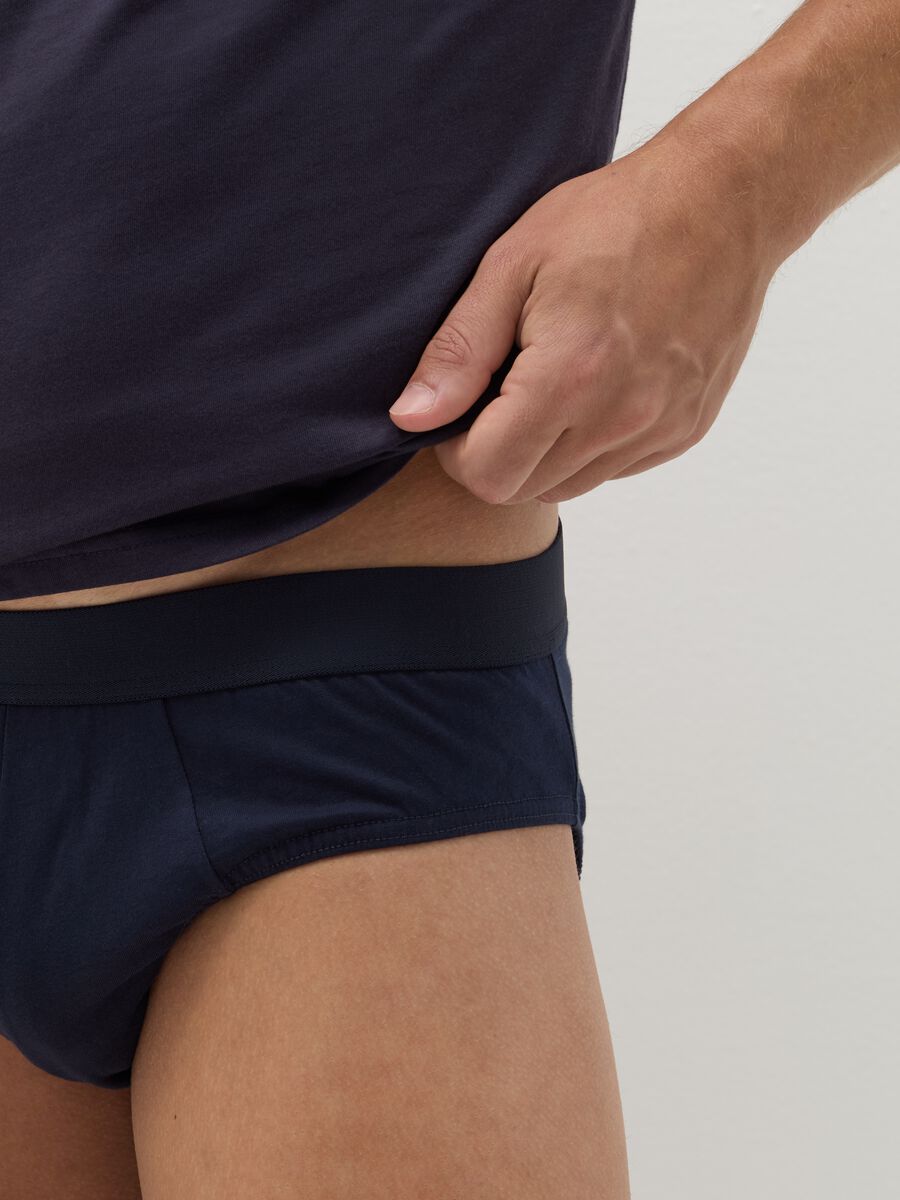 Three-pack briefs in organic cotton_3
