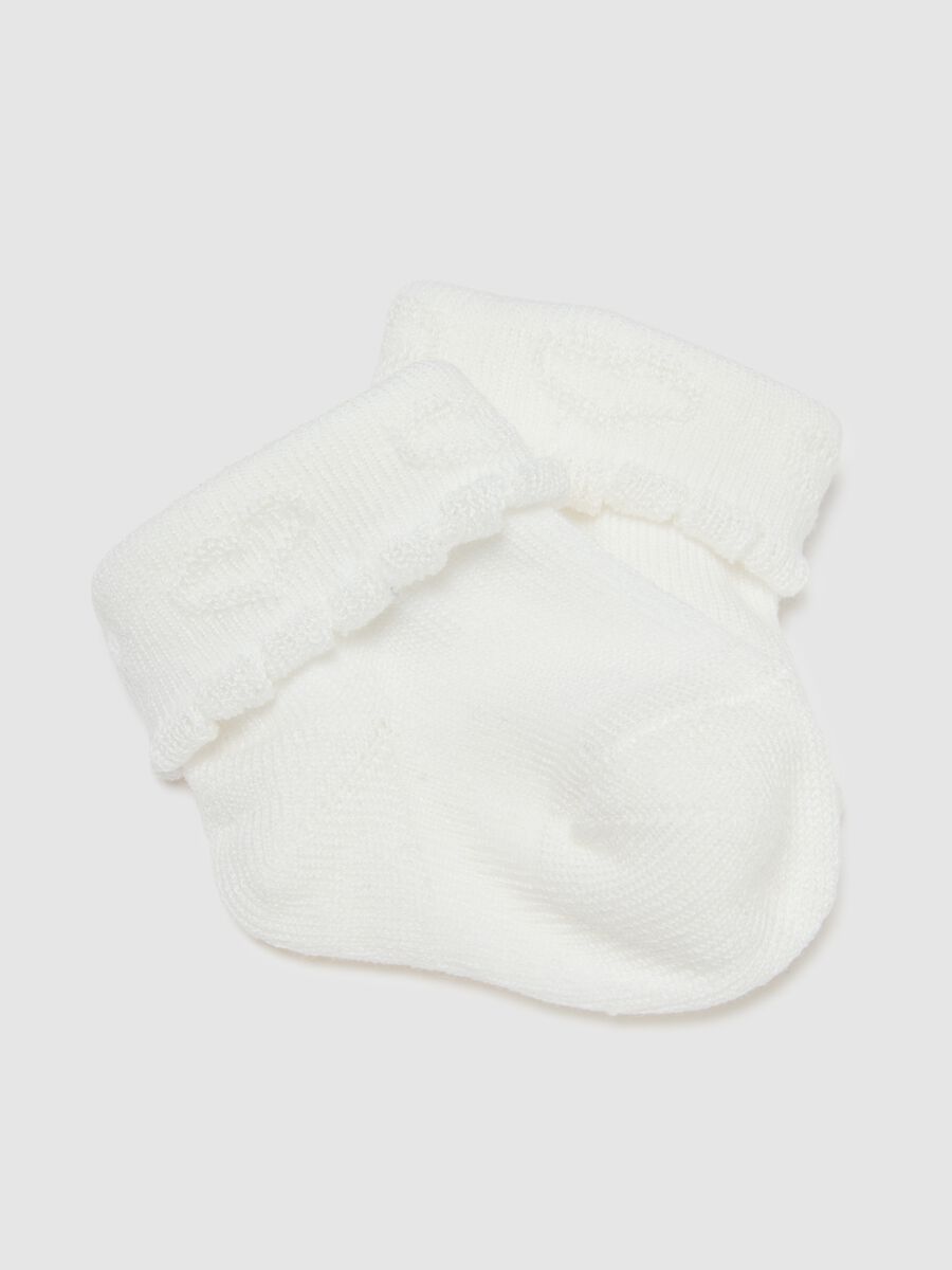 White stretch cotton blend newborn booties_2