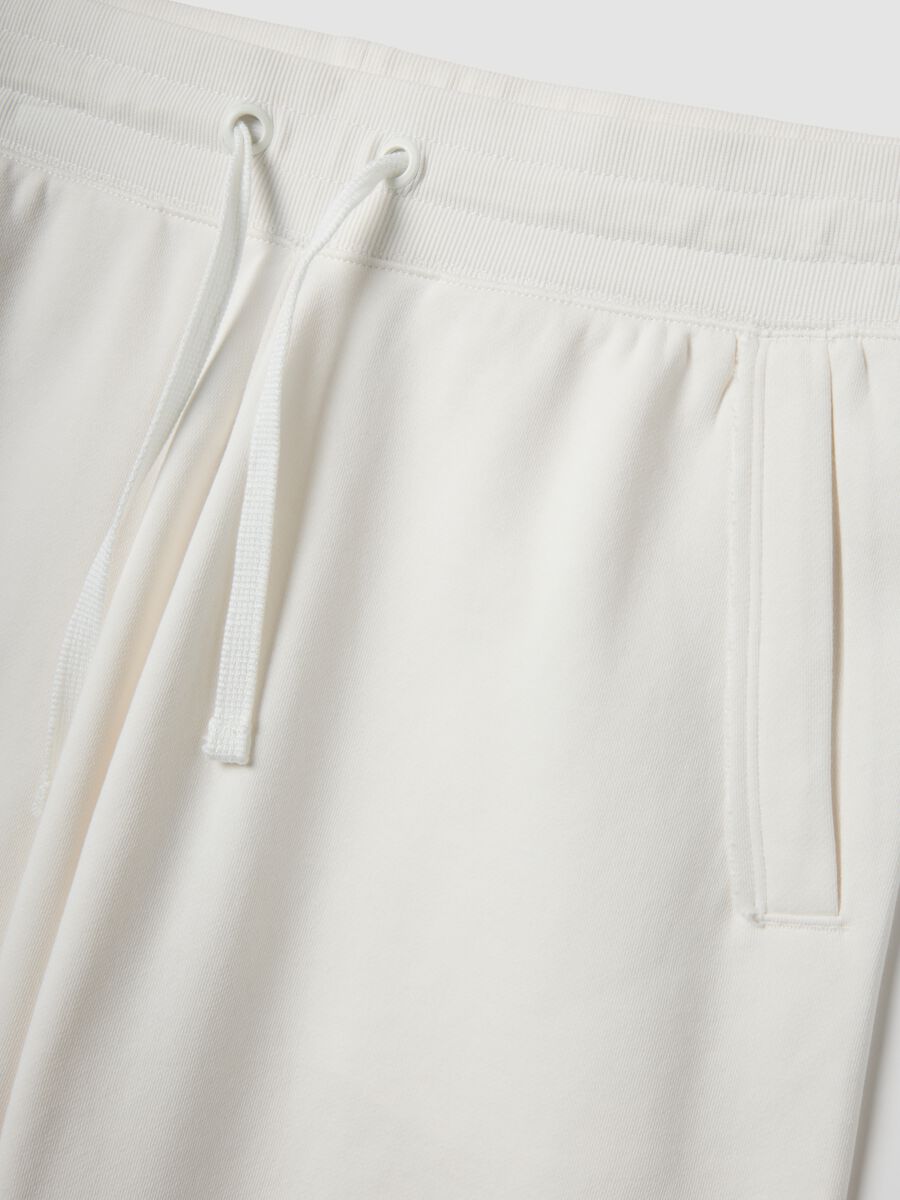 White relaxed-fit cotton-blend shorts_5