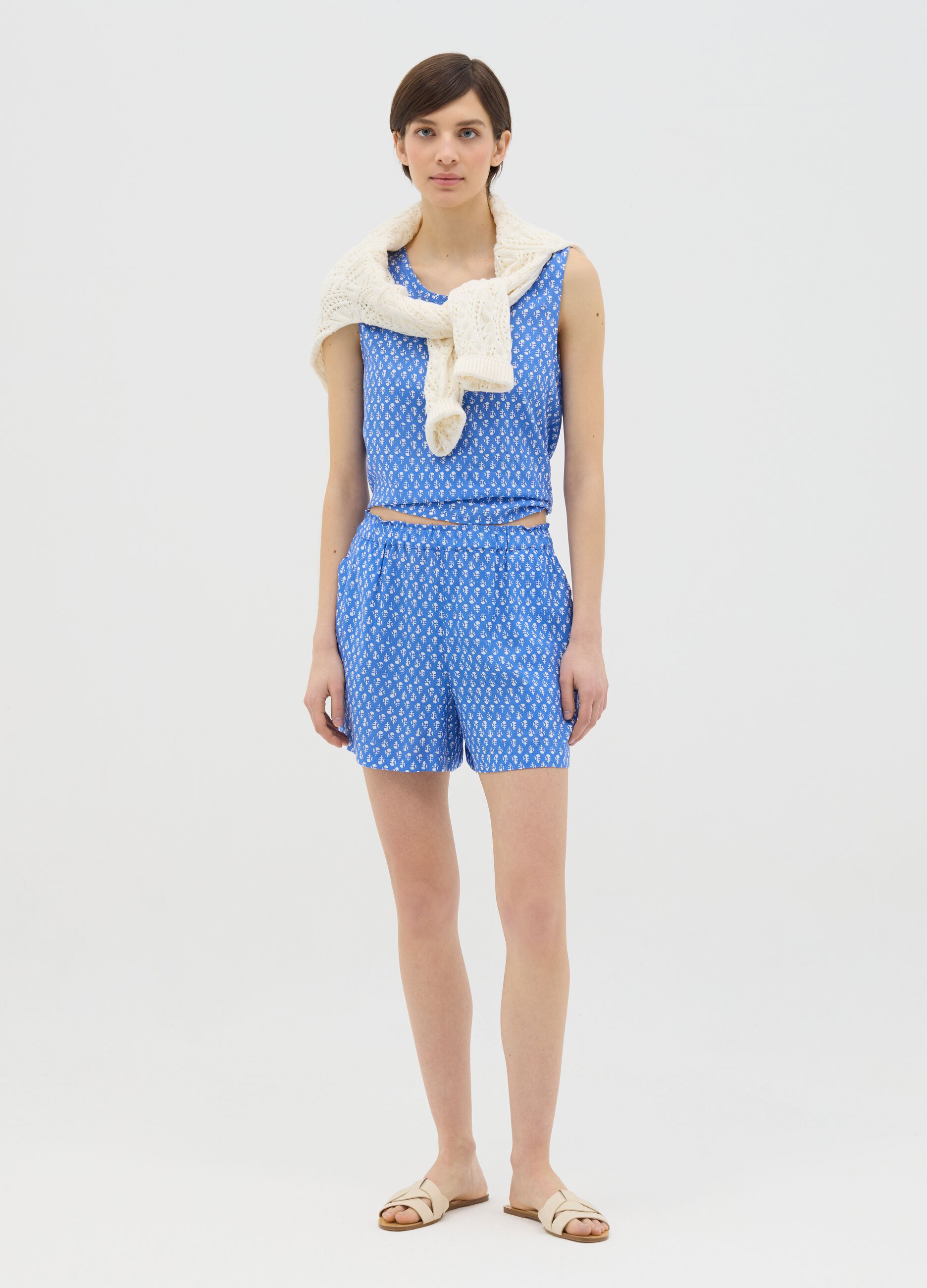 Light blue viscose shorts with ethnic pattern