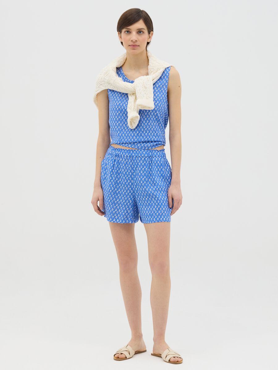 Light blue viscose shorts with ethnic pattern_0