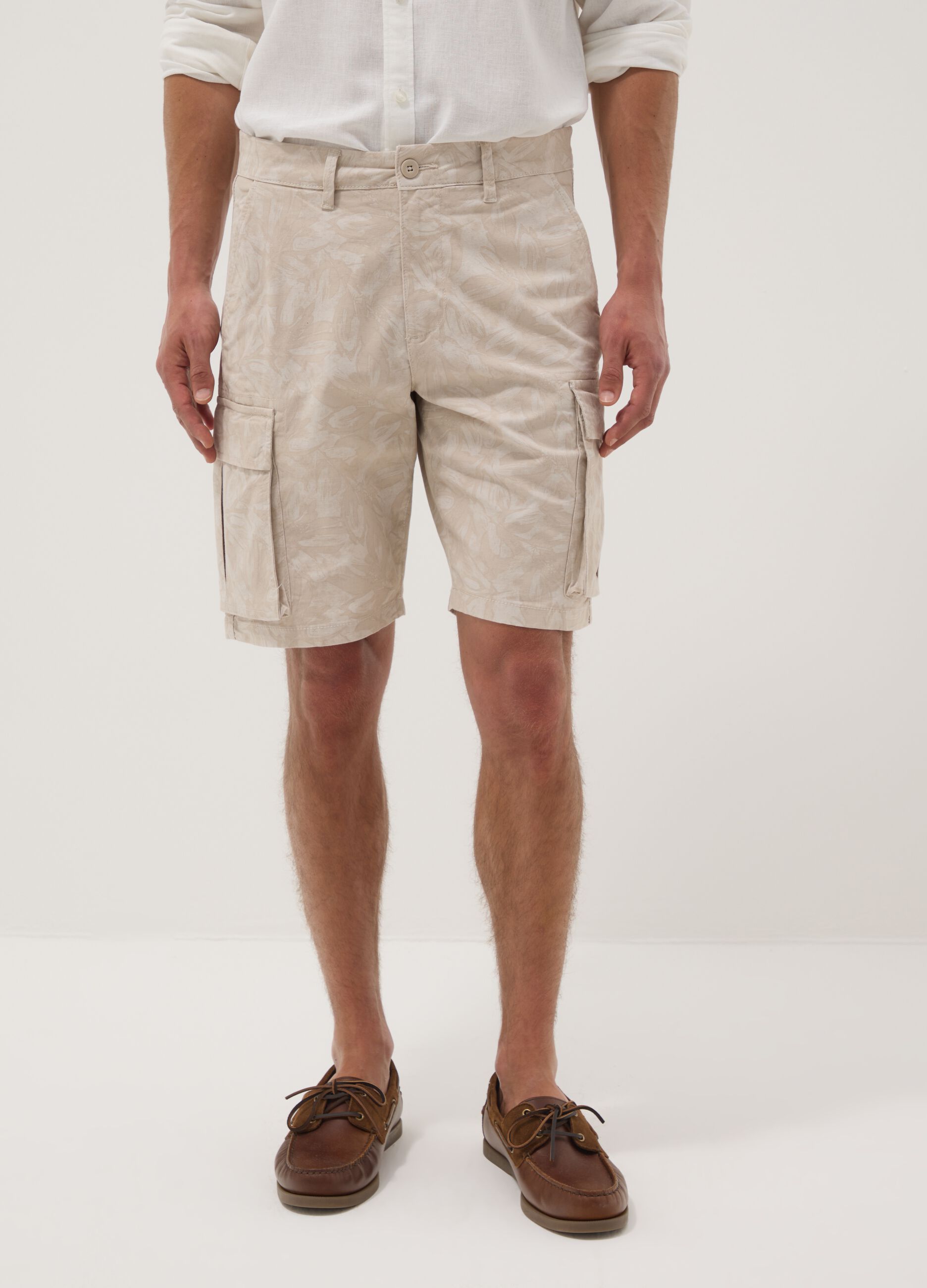 Beige stretch cotton cargo Bermuda shorts