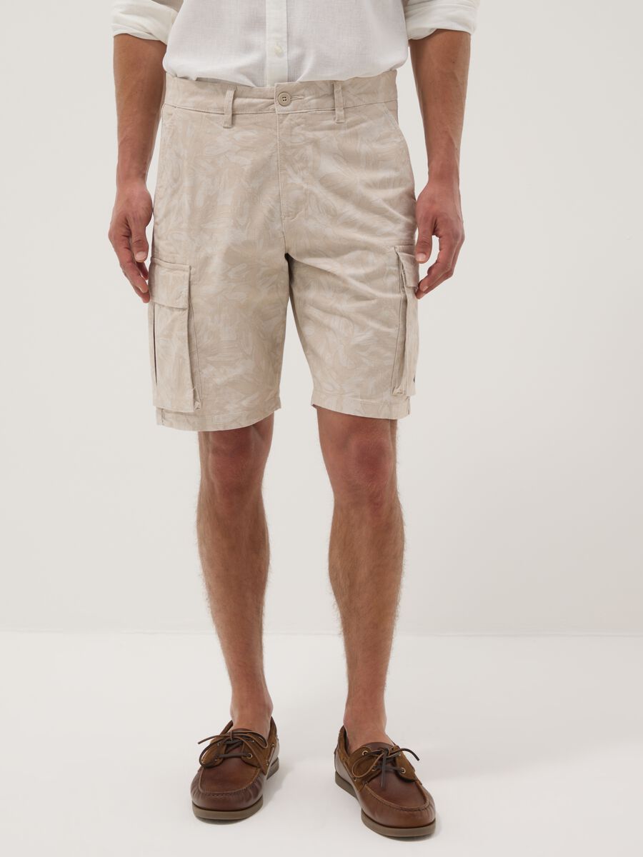 Beige stretch cotton cargo Bermuda shorts_1