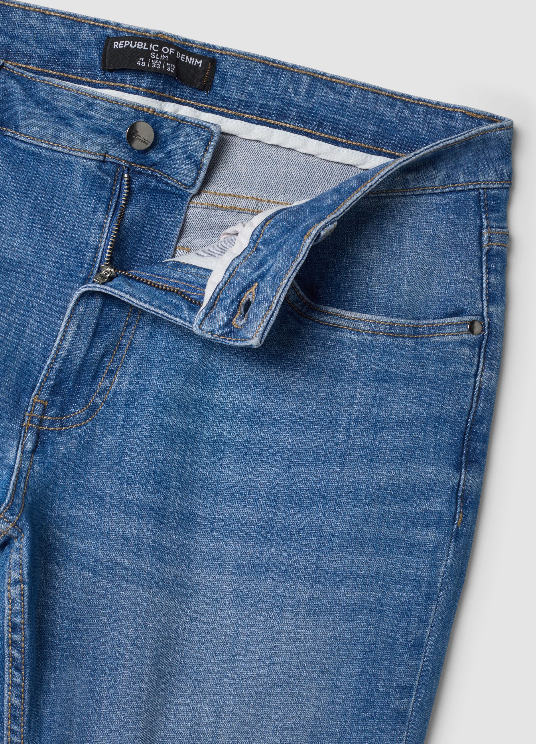 Jeans blu chiaro in cotone elasticizzato slim fit