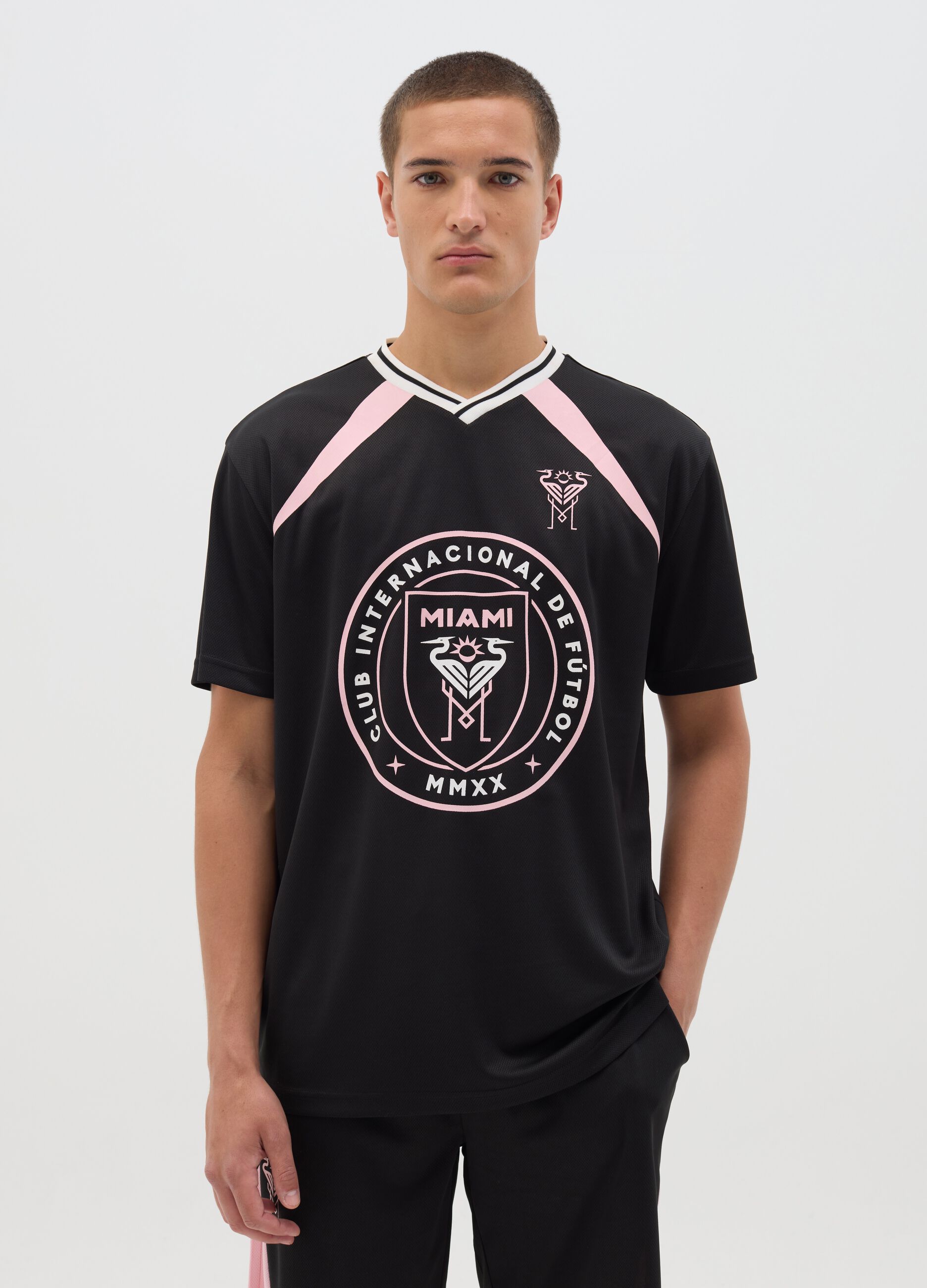 Black T-shirt with pink Club Internacional De Fùtbol Miami details