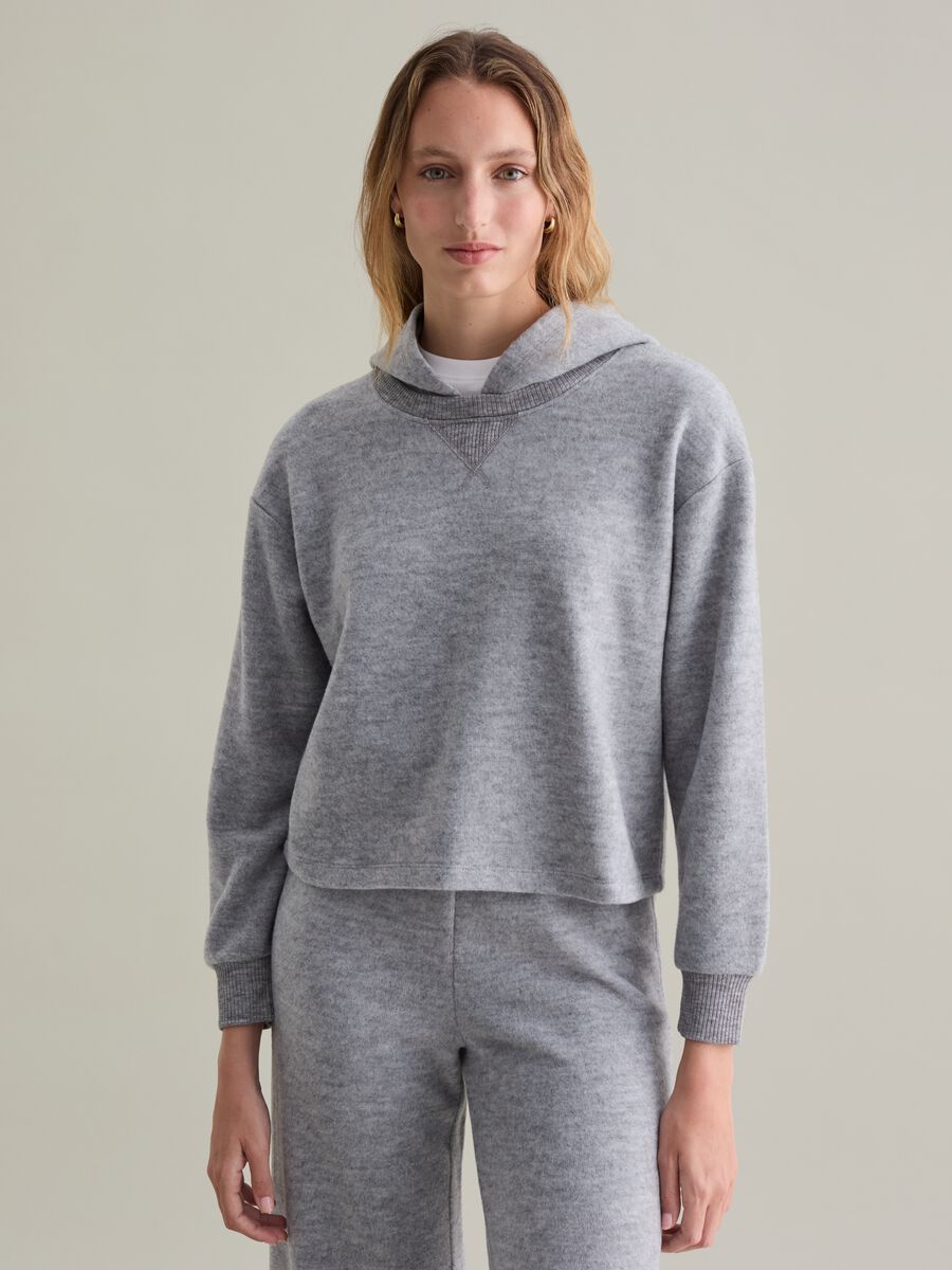 Top in maglia con cappuccio a maniche lunghe_0