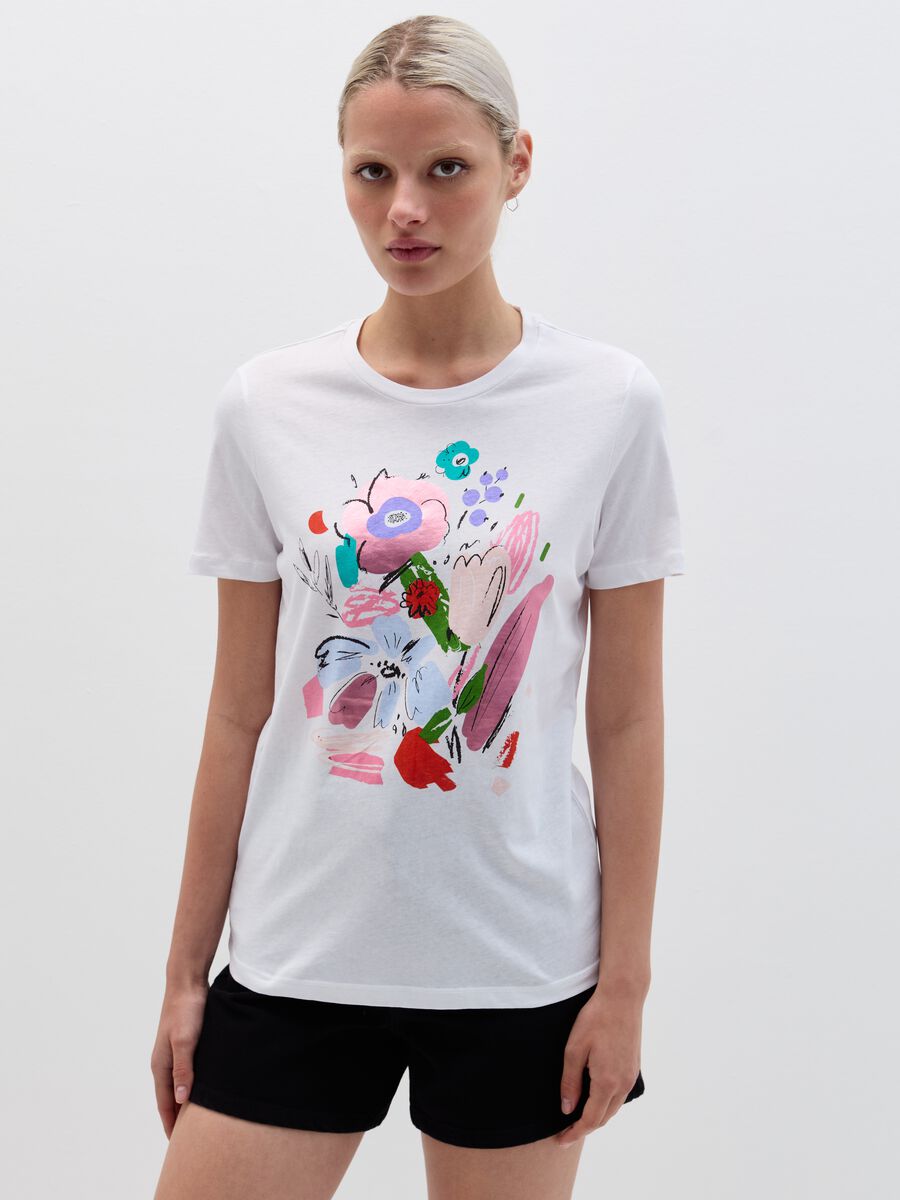 T-shirt in cotone con stampa fiori_0