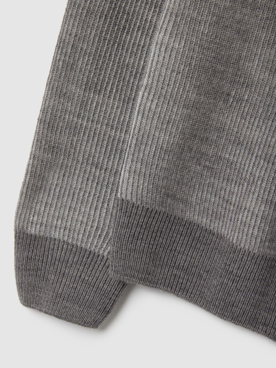 Grey ribbed turtleneck sweater_5