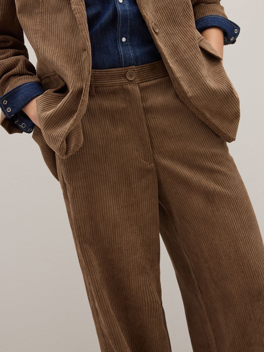Brown regular fit textured stretch fabric trousers_3