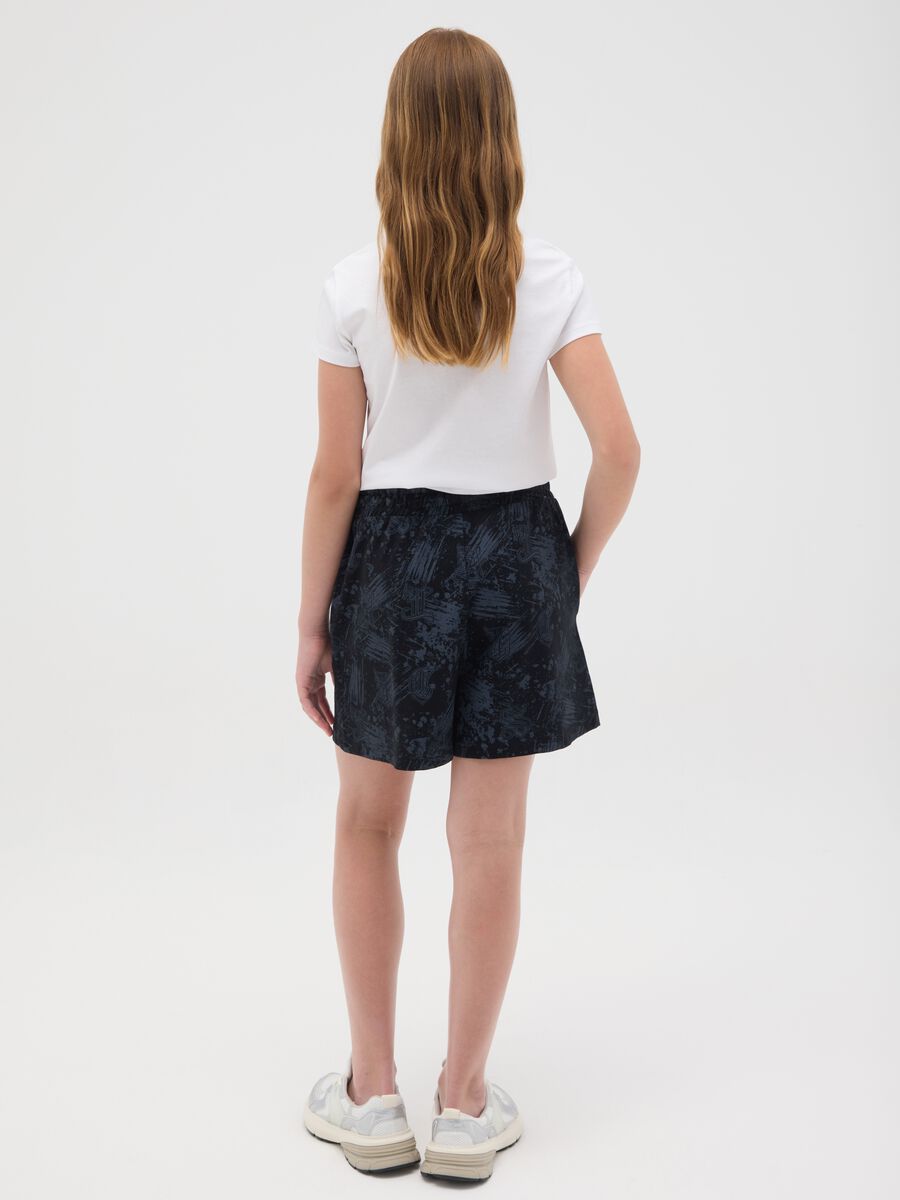 Black cotton shorts with drawstring and abstract print_1