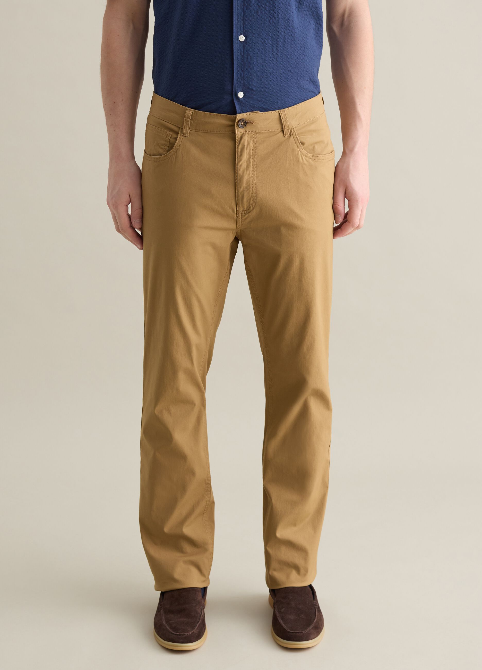 Beige chino trousers in stretch cotton with five pockets