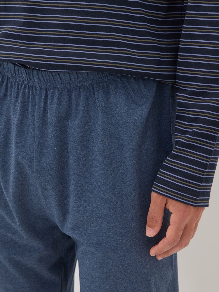 Pigiama blu navy in puro cotone organico a righe con girocollo_3