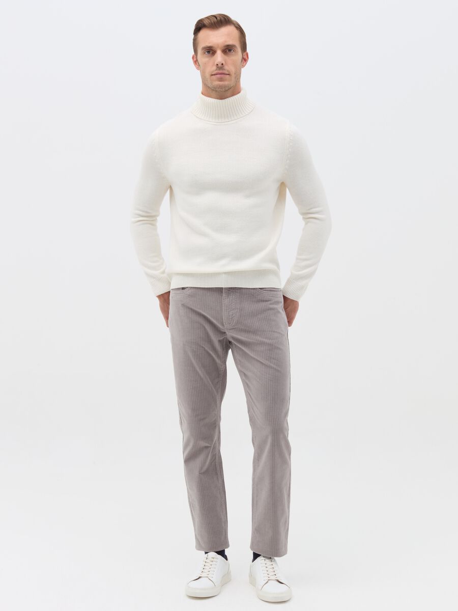 Pinstriped trousers with five pockets_1