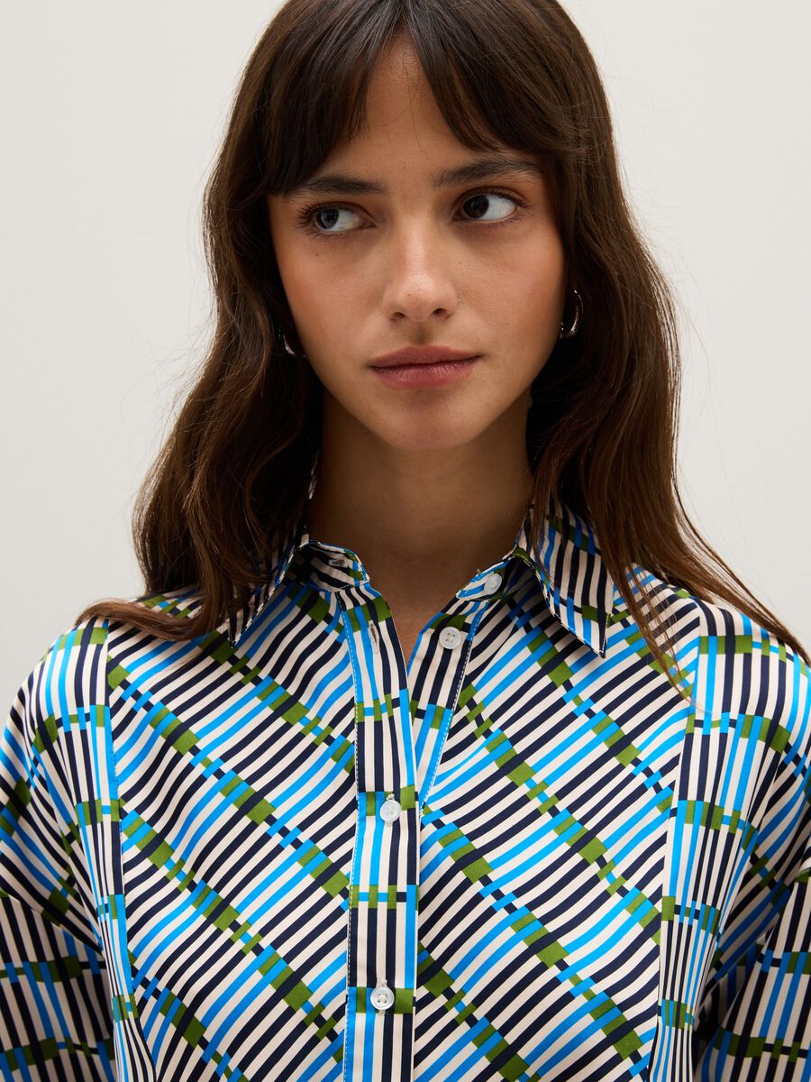 White and blue stretch fabric shirt in regular fit_0