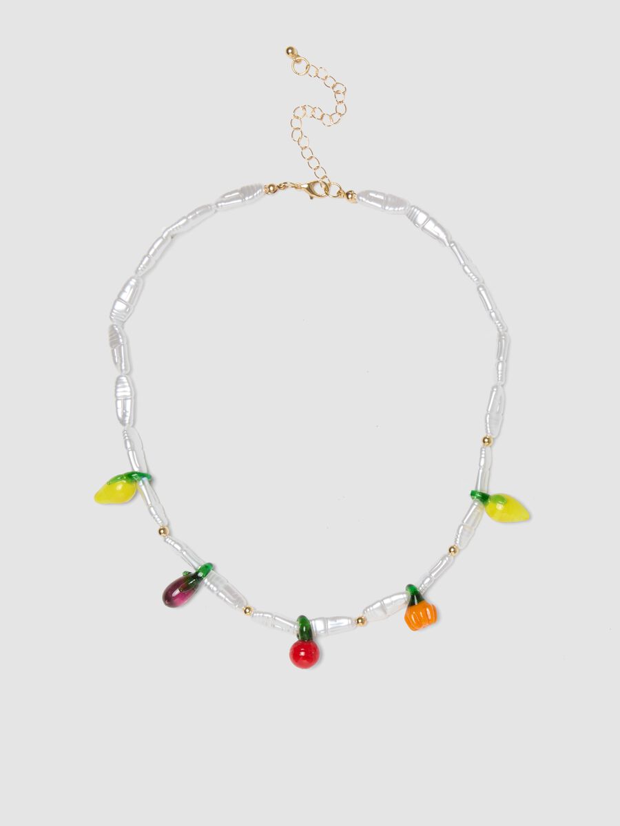 Collana con perle trasparenti e ciondoli a forma di frutta_0