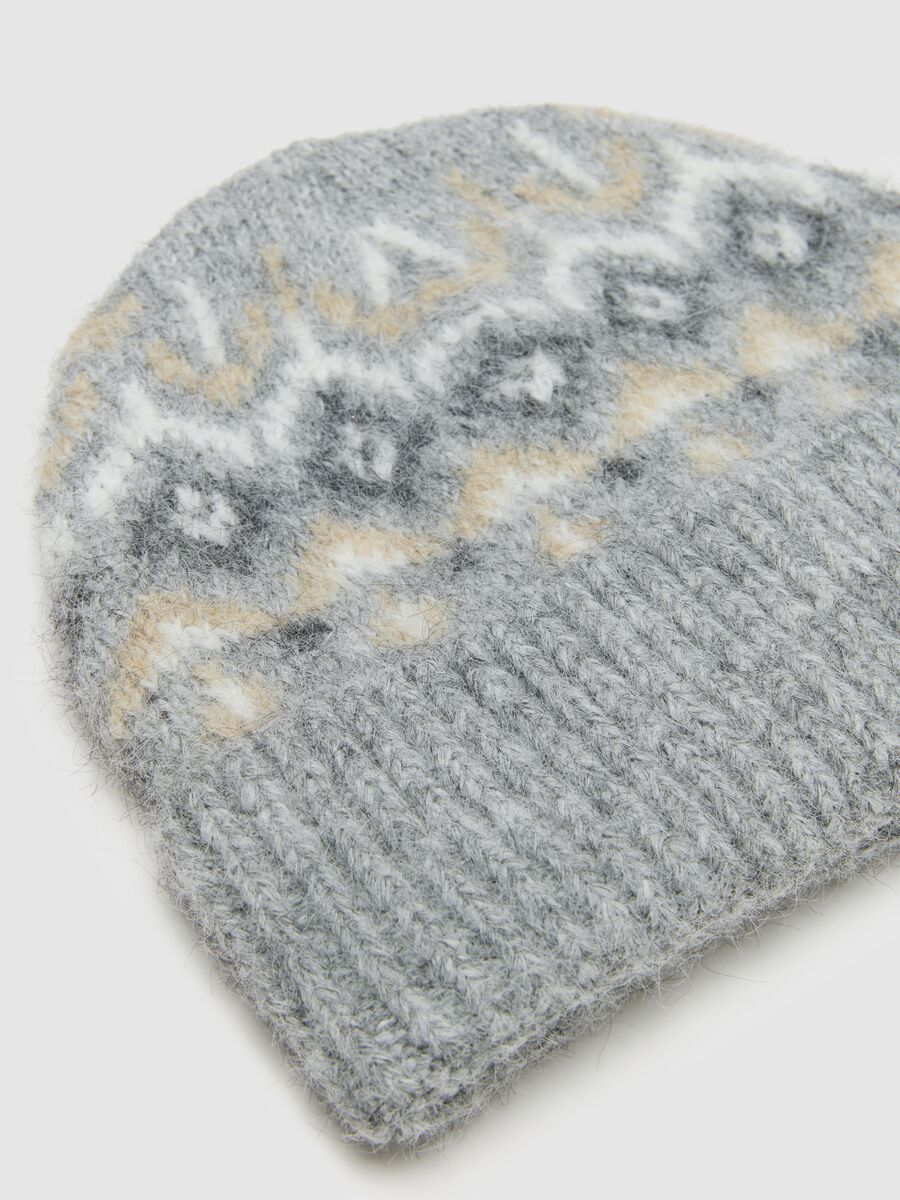 Grey Hat with Jacquard Pattern_1