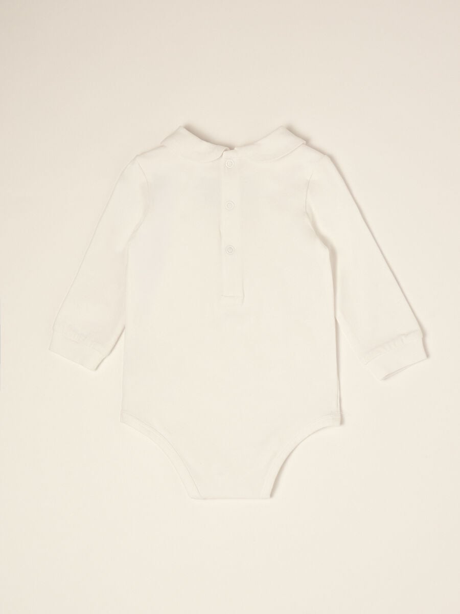 Body bianco in cotone organico elasticizzato con fiocco_2