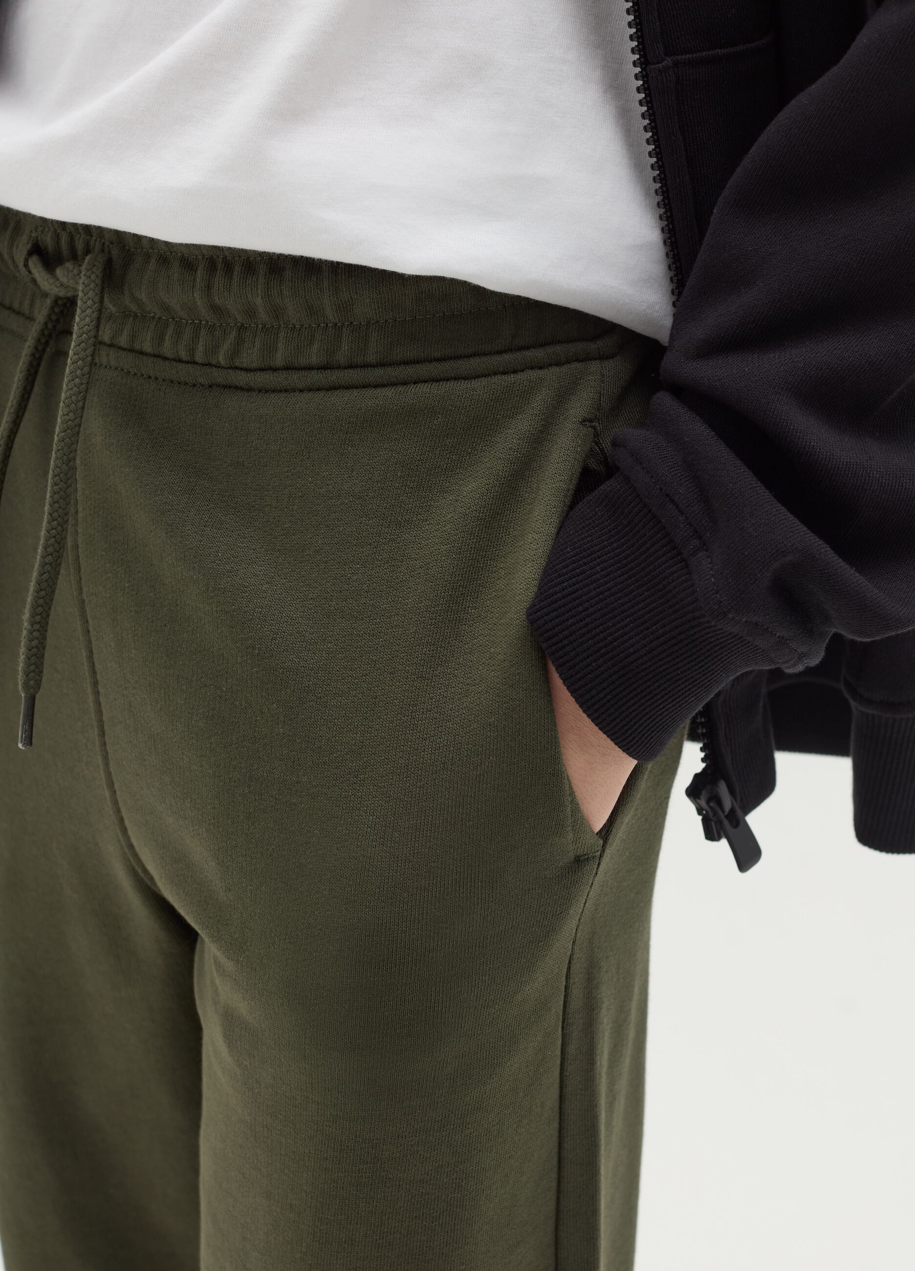 Slim-fit joggers with drawstring