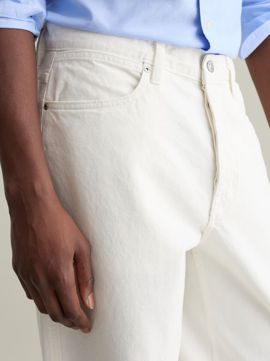 White regular-fit jeans with five pockets_2