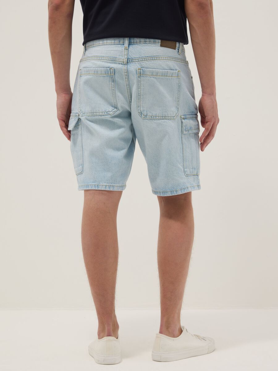 Bermuda in puro cotone denim azzurro regular fit_3