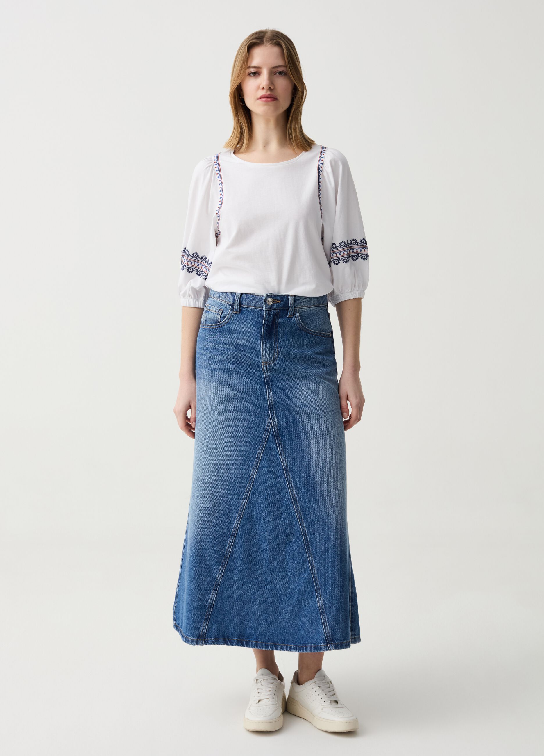 T-shirt boho in cotone con ricami