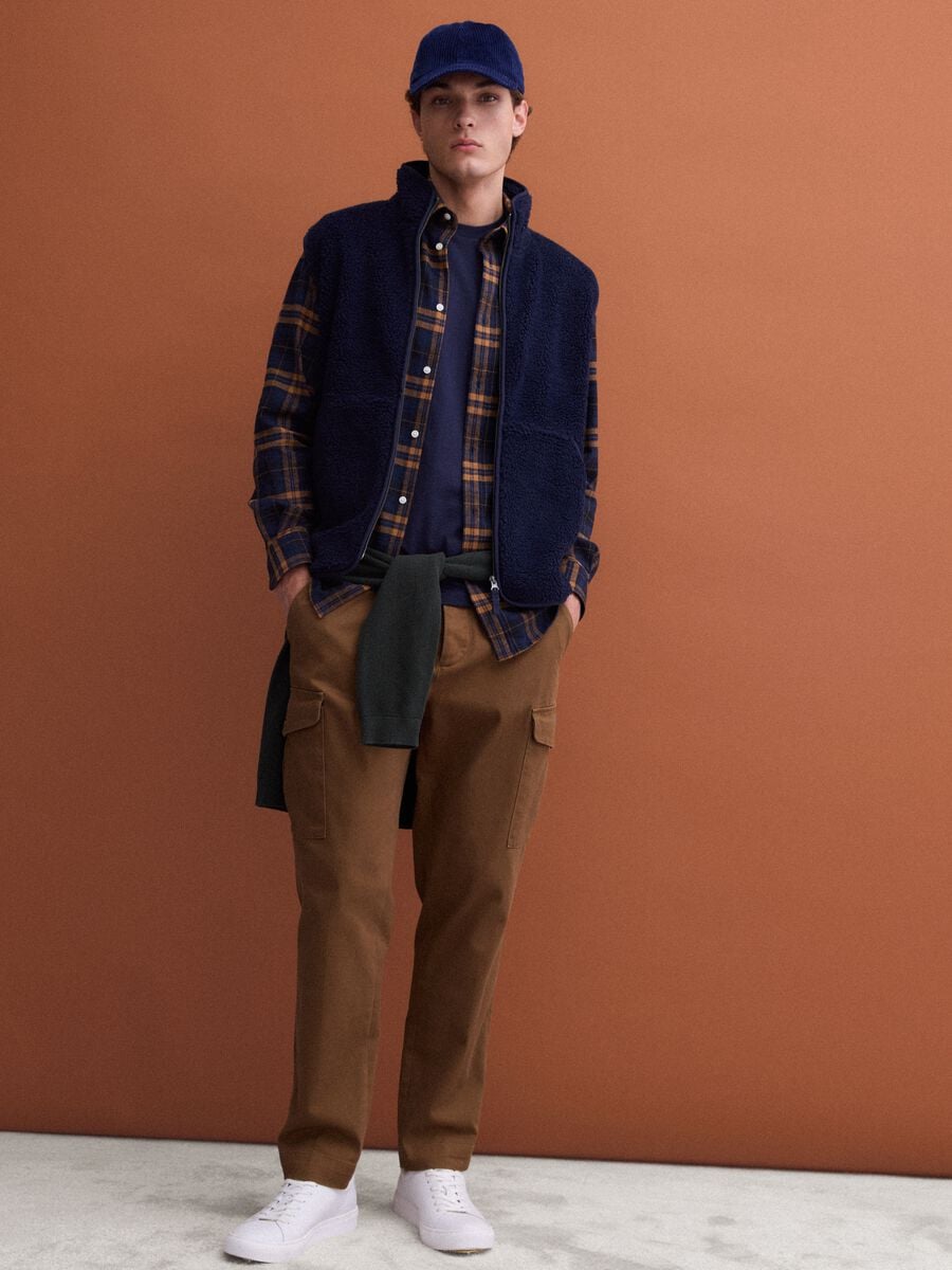 Pantaloni marroni cargo in twill di cotone elasticizzato comfort fit_0