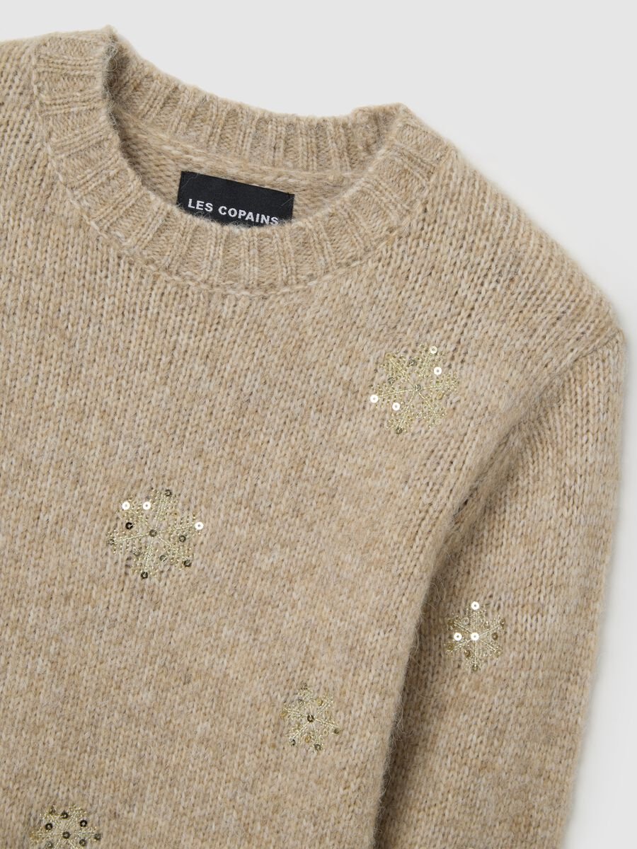 Beige oversized fit sweater with decorations_5