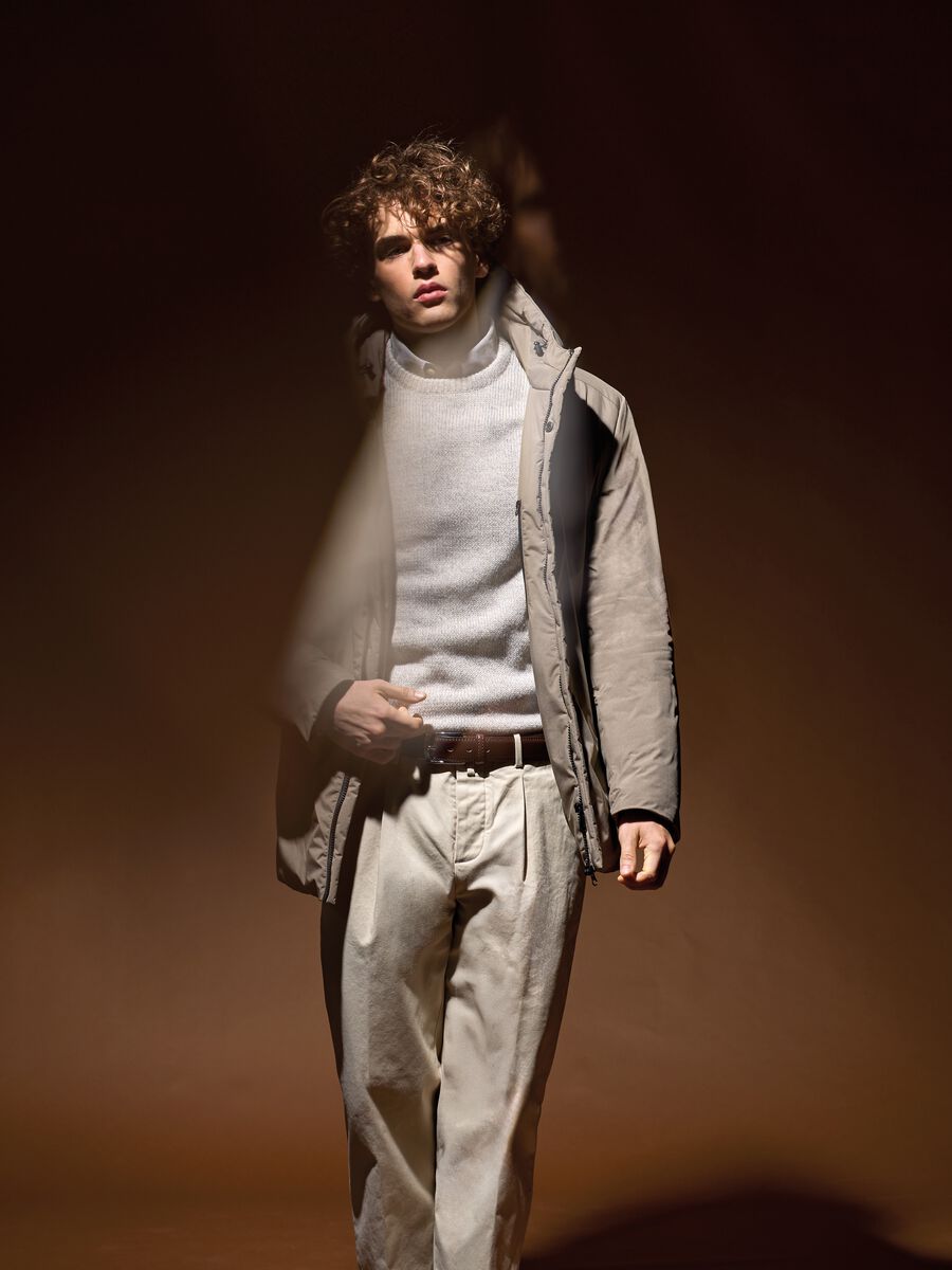 Parka marrone regular fit con chiusura a zip_0