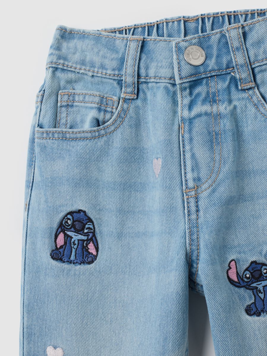 Jeans da bambina in puro cotone azzurri regular fit con ricami Disney_2