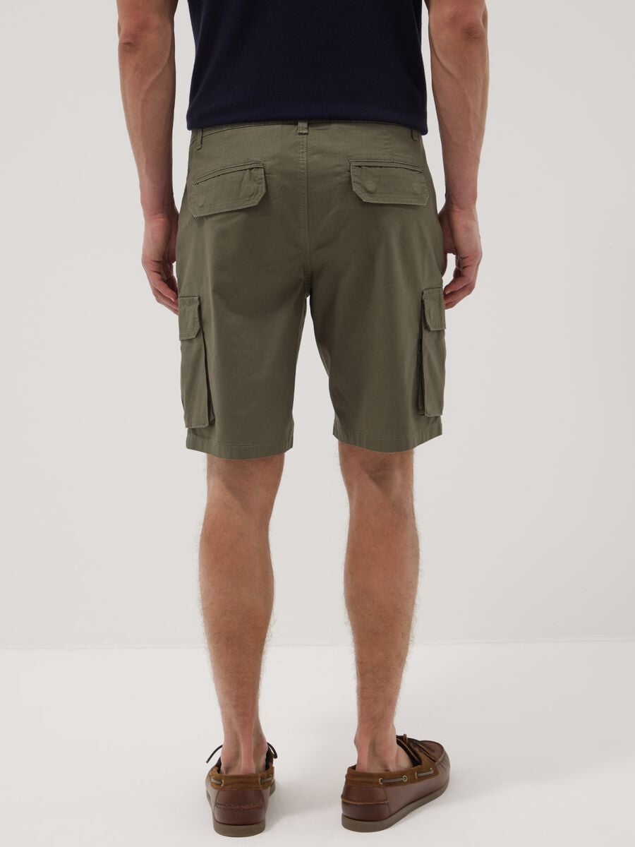 Green stretch cotton cargo Bermuda shorts_2
