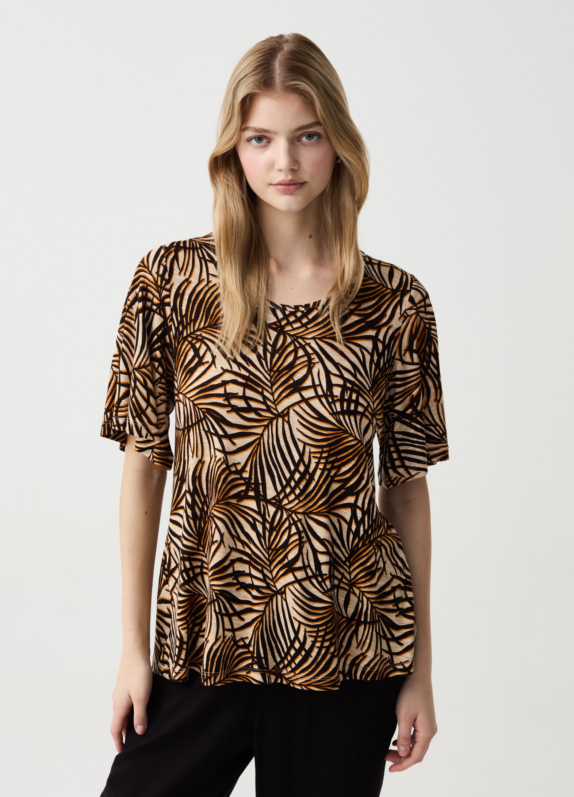 T-shirt con stampa foliage tropicale