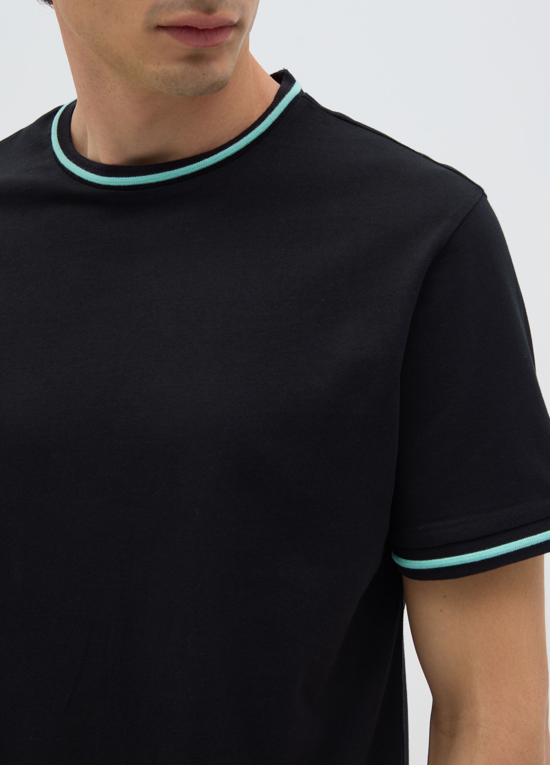 T-shirt da uomo in puro cotone nero regular fit