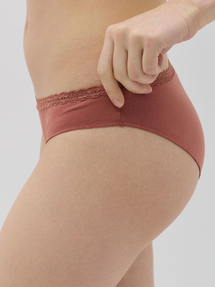 Two-pack briefs with lace trim_2
