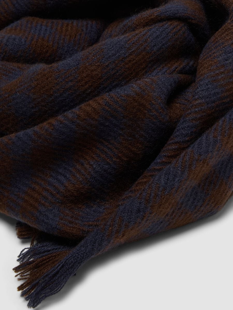 Blue checked scarf with fringes_1