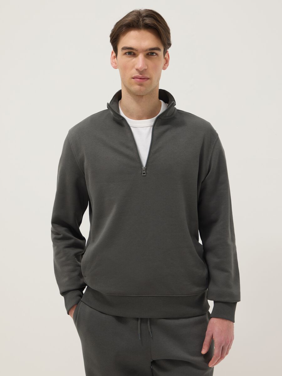 Felpa in misto cotone grigio regular fit con zip a met&agrave;_1