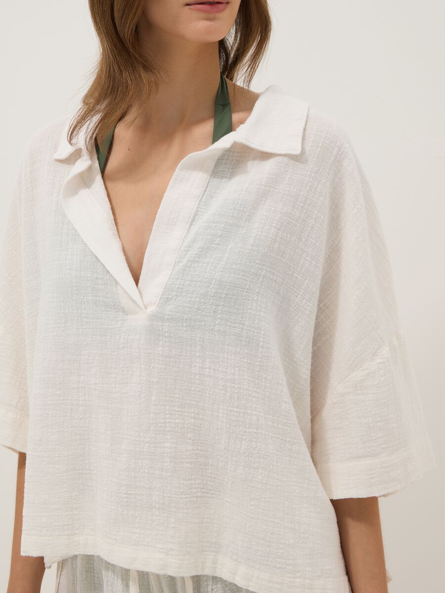 Short white pure cotton kaftan with V-neck_2