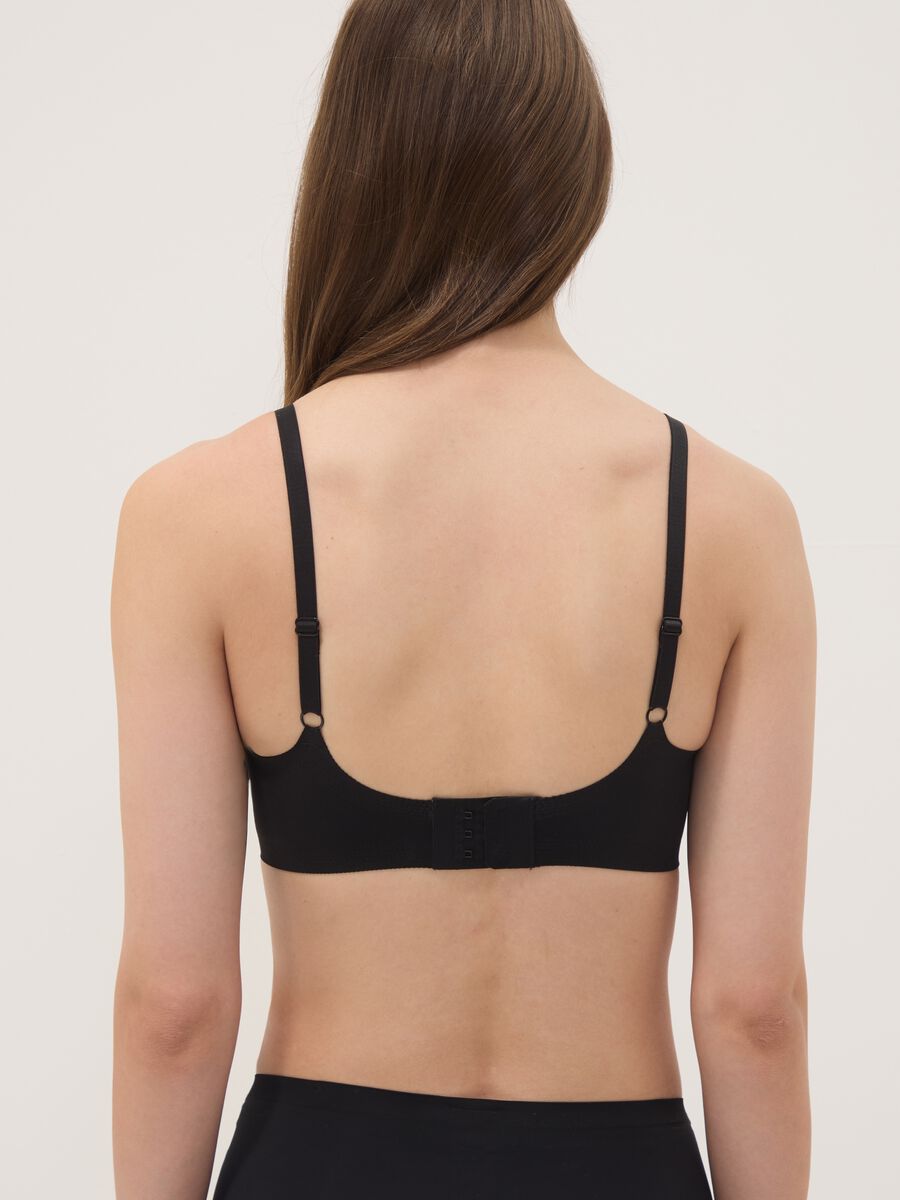 Reggiseno nero in tessuto elasticizzato con coppe removibili_2