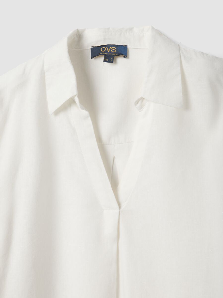 Camicia in misto lino e viscosa bianca regular fit con collo a V_5