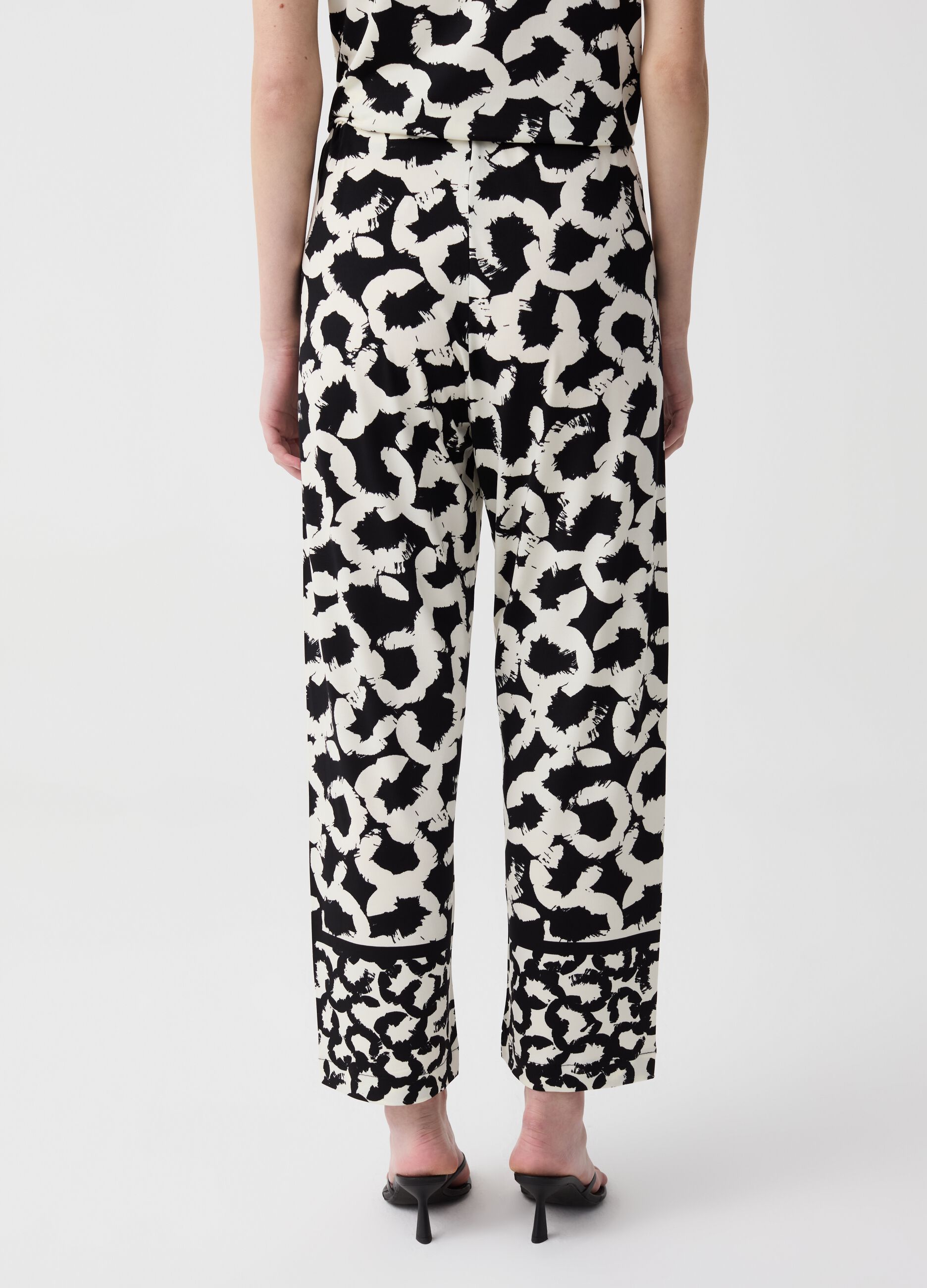 Trousers with ethnic print