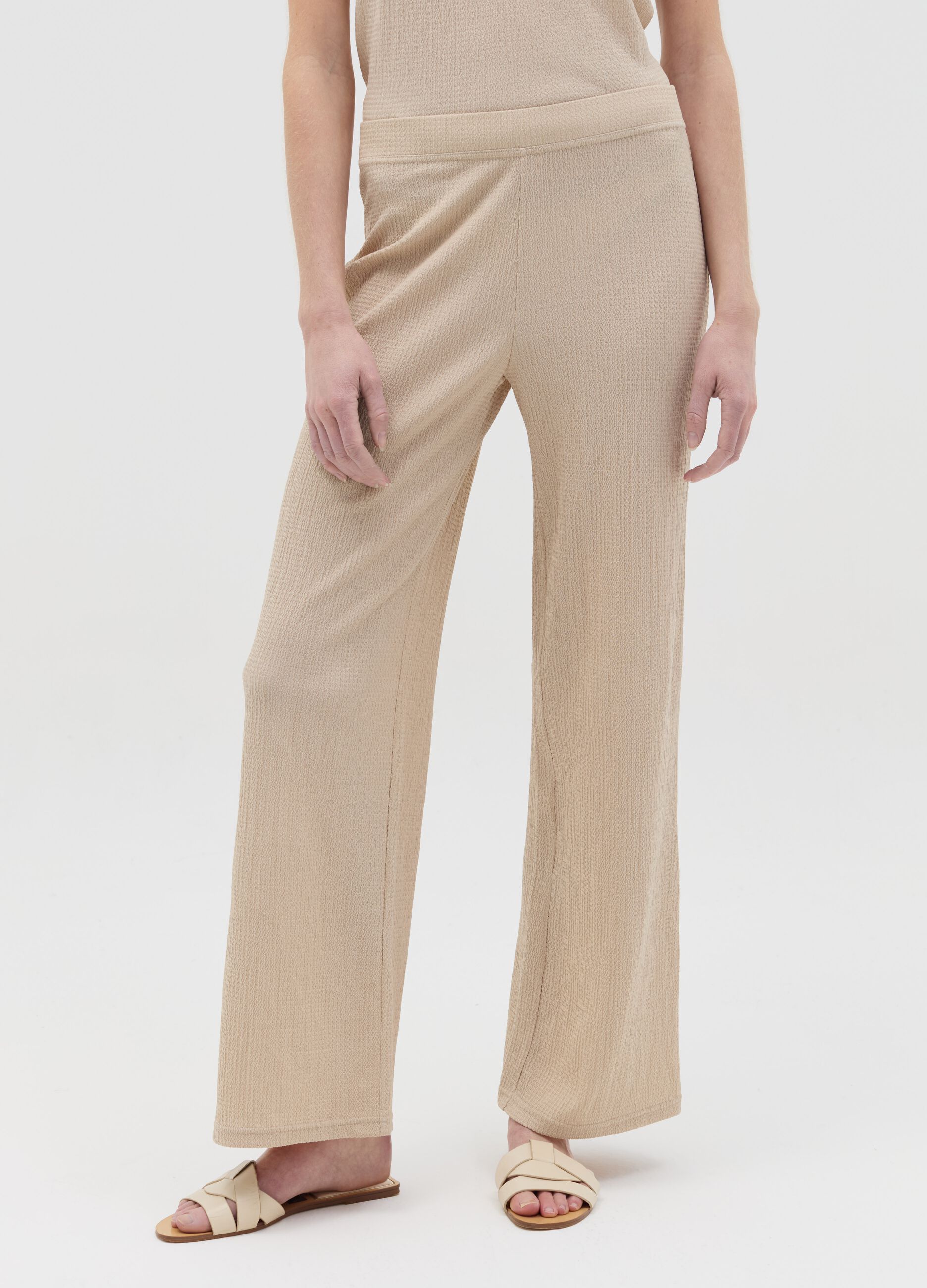 Pantalone a gamba larga beige con trama waffle