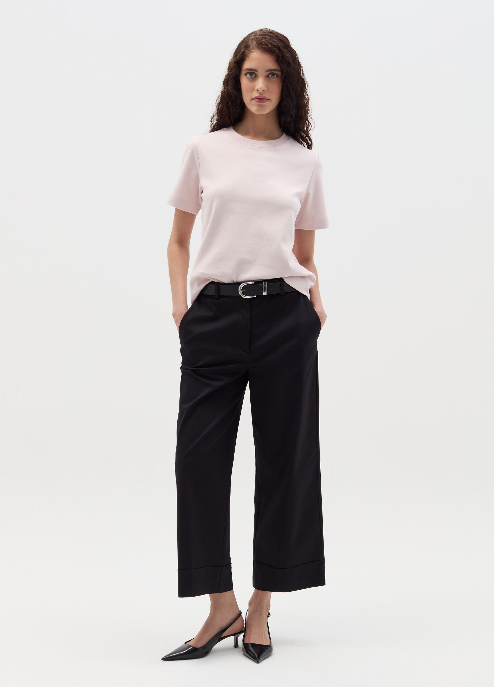 Solid colour T-shirt with round neck