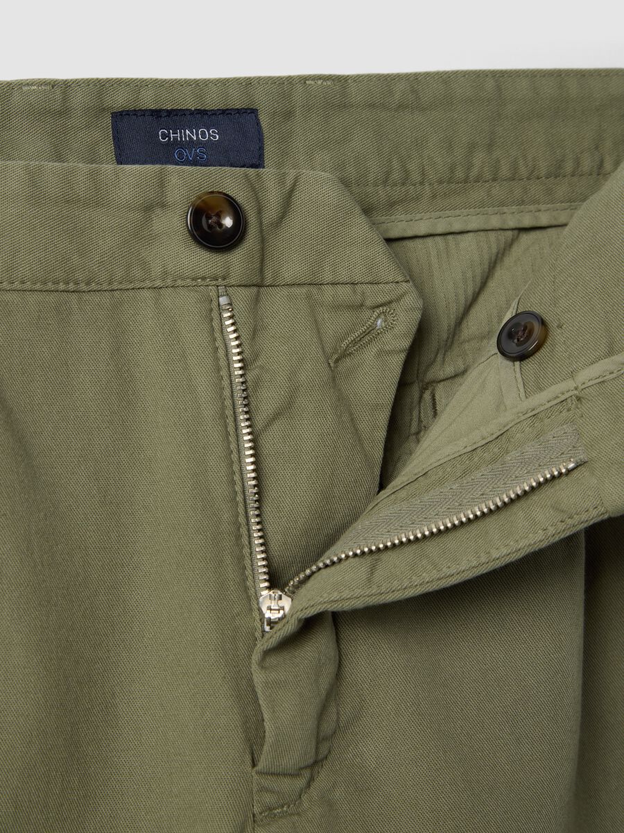 Green pure cotton carrot-fit chino trousers_5