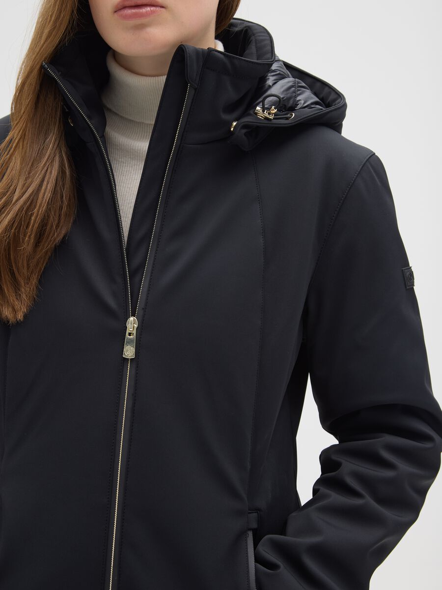 Giacca imbottita nera regular fit con zip e cappuccio_3