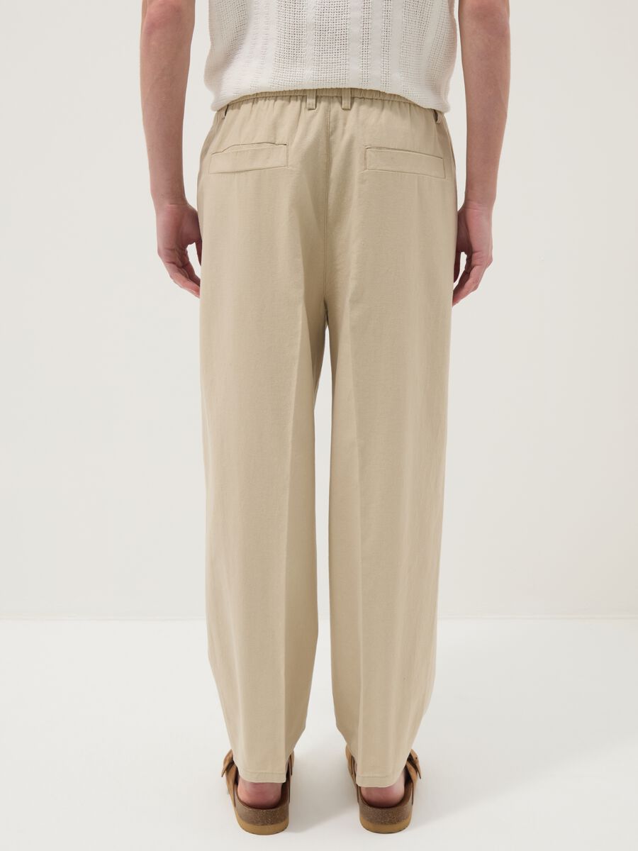 Beige linen-cotton blend trousers with an elasticated waist_2