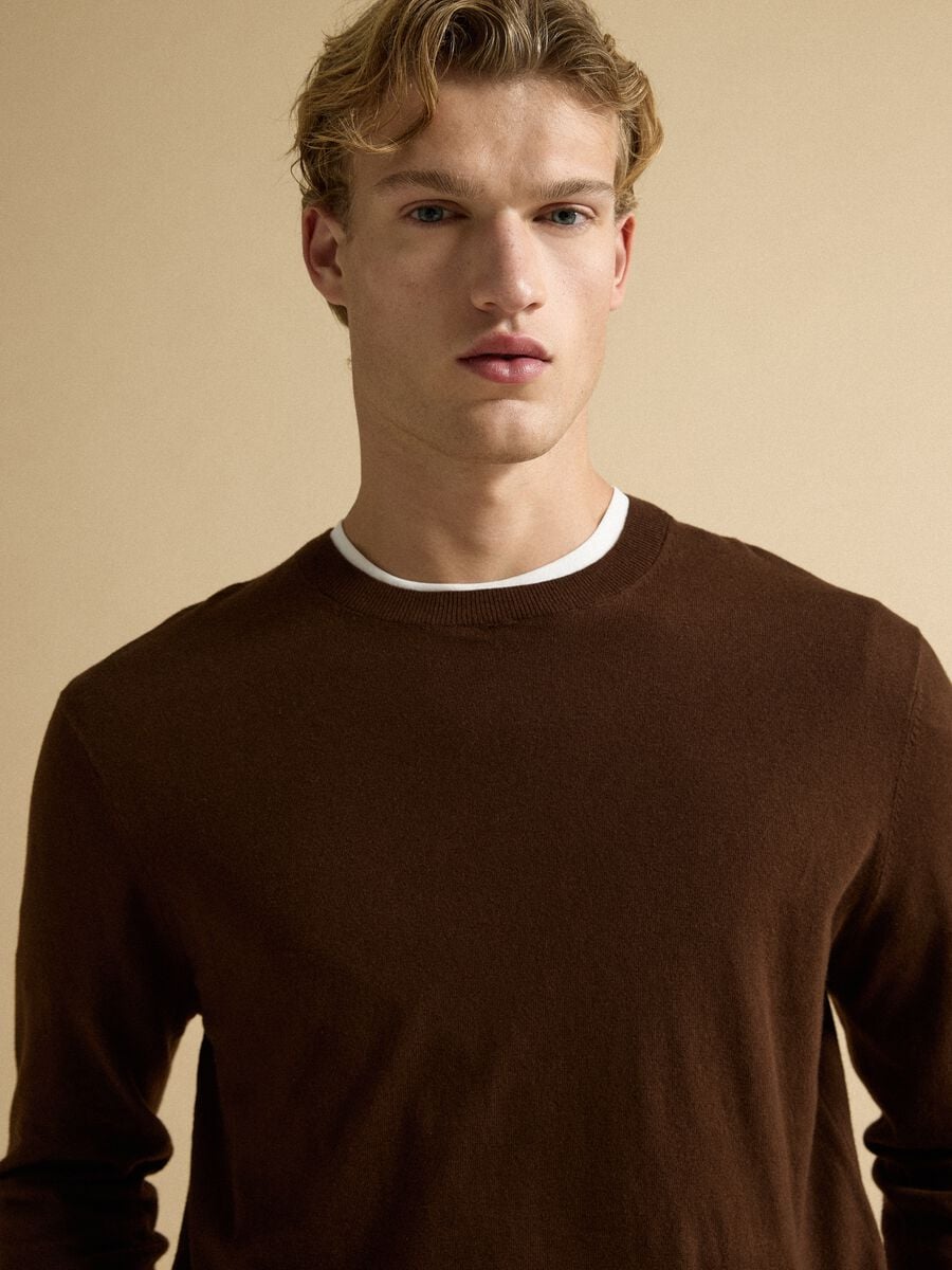 Maglia marrone girocollo in misto cotone e cashmere regular fit_2